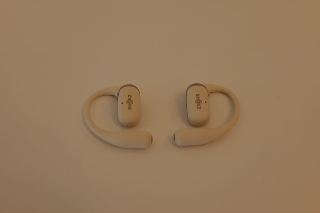 SHOKZ ワイヤレスイヤホン ベージュ　充電ケース付き