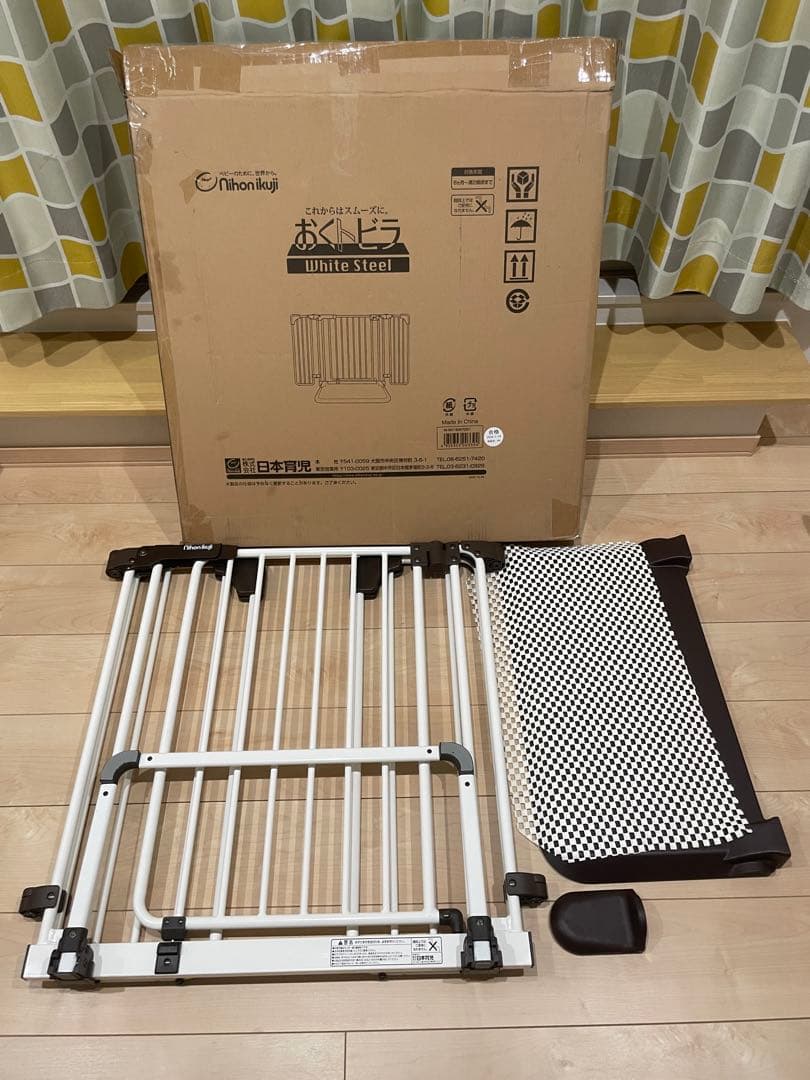 2024年製　日本育児　おくトビラS ホワイトスチール　ベビーゲート　中古