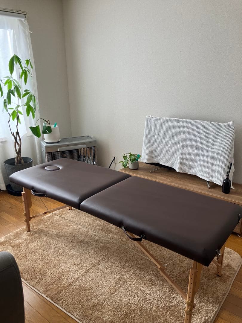 折りたたみベッド　エステ　マッサージ　セラピスト　木製ベッド