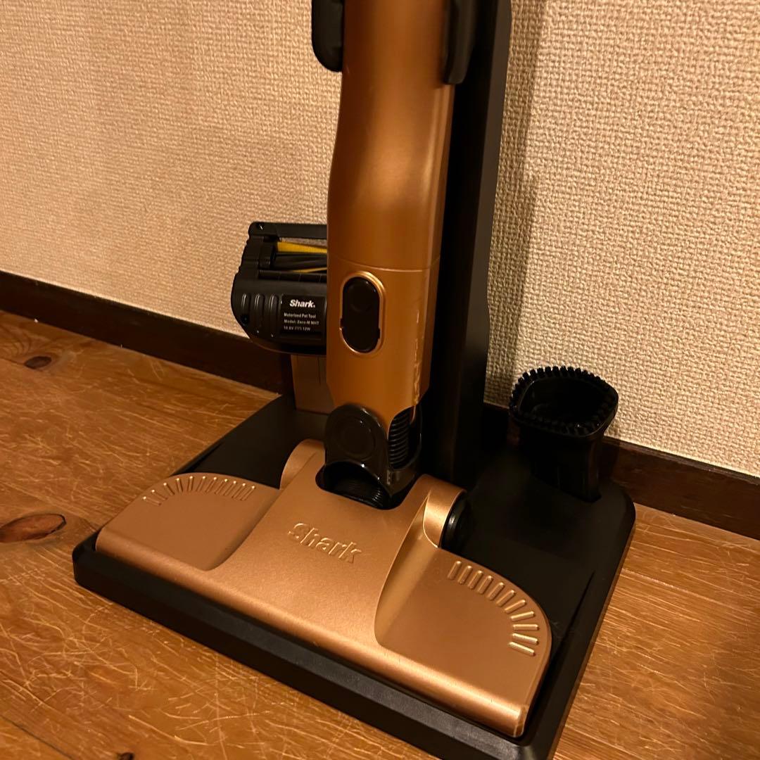 美品　Shark 掃除機　ハンディクリーナー ピンクゴールド　CH966JLC