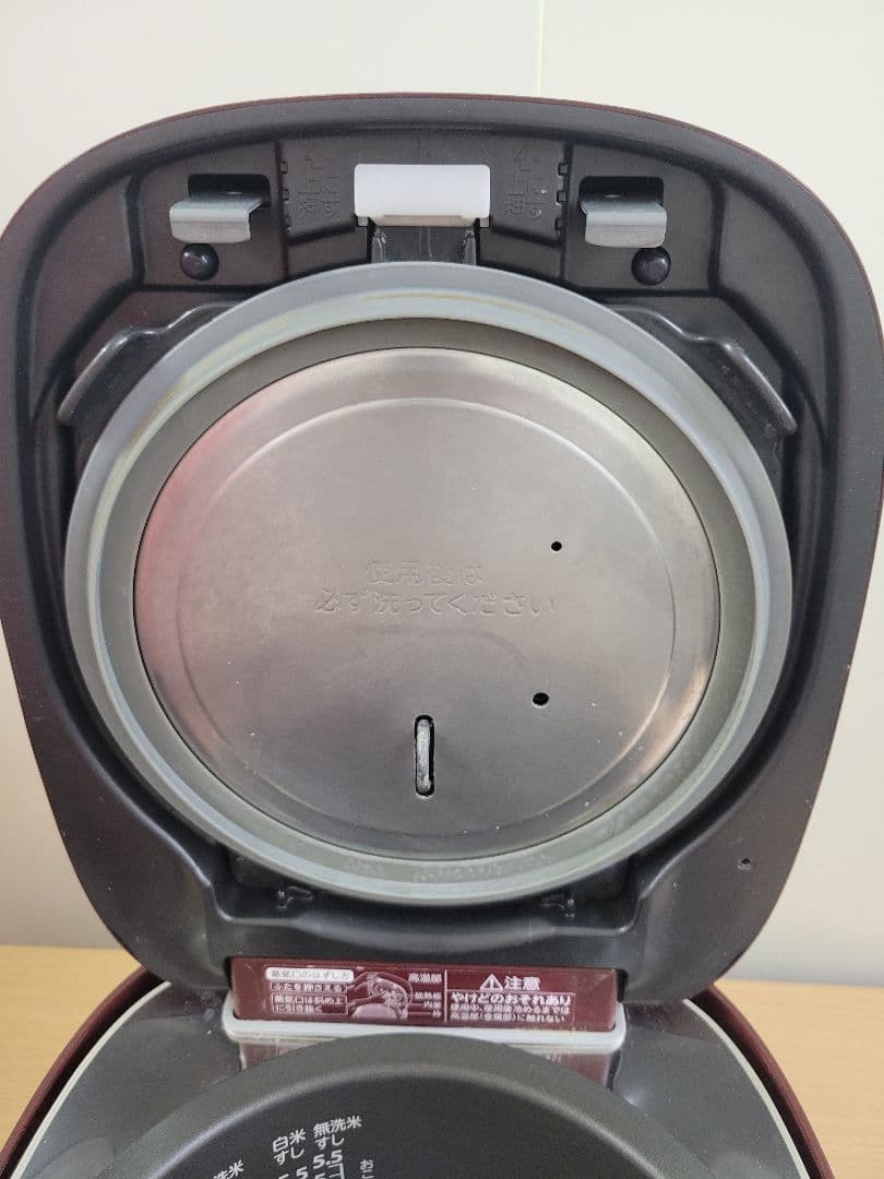 ✨高性能IH炊飯器✨ TOSHIBA RC-10E8VS 5.5合炊き