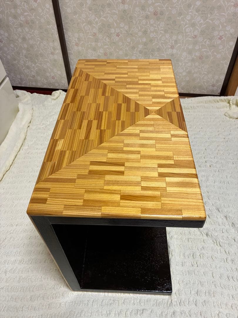 は*ね様 テーブルに。コの字にしてサイドテーブルに。