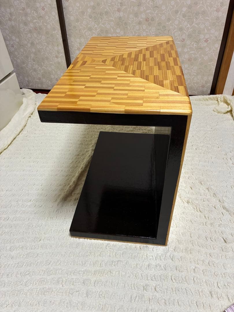 は*ね様 テーブルに。コの字にしてサイドテーブルに。