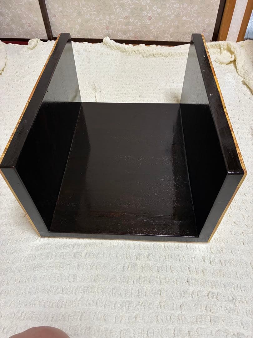 は*ね様 テーブルに。コの字にしてサイドテーブルに。