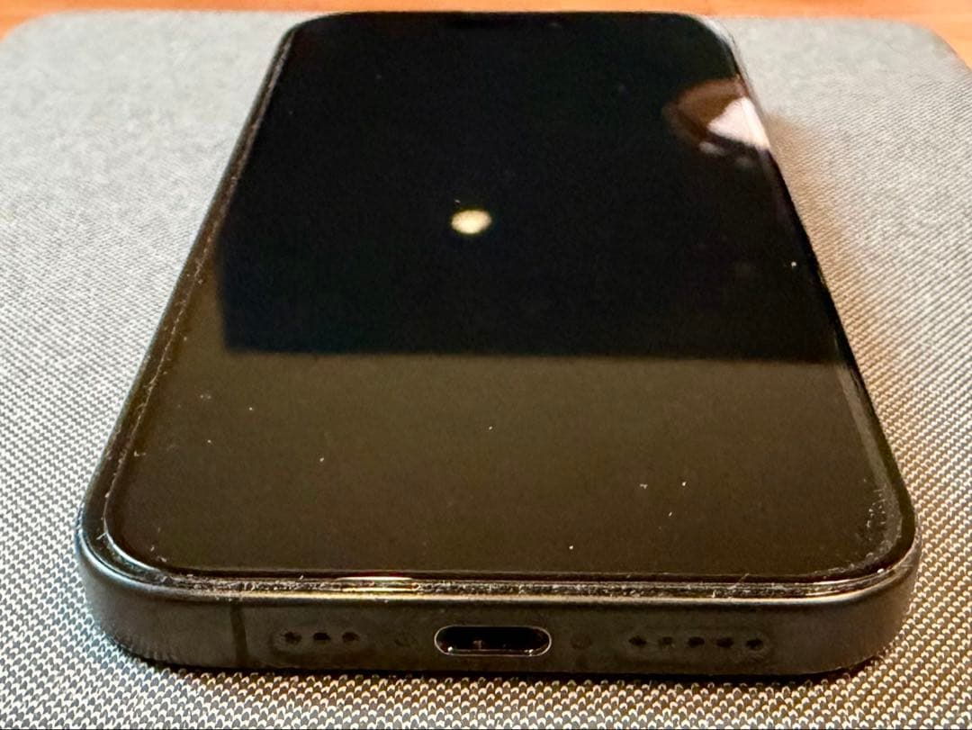 iPhone15pro 128GB SIMフリー ブラックチタニウム ケース付き