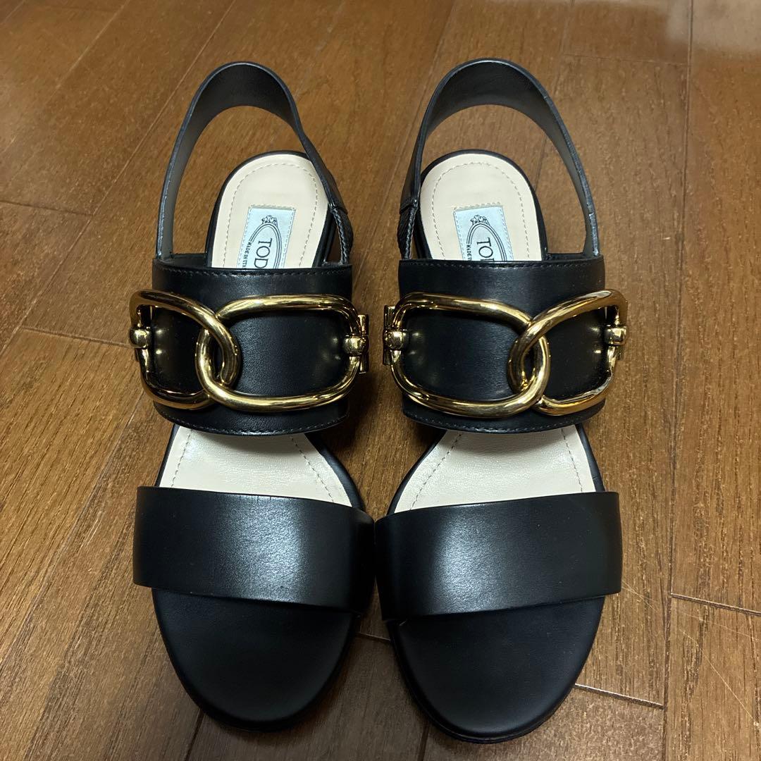 【大幅値下げ】TOD'S ブラックサンダル ヒール付き　ほぼ新品