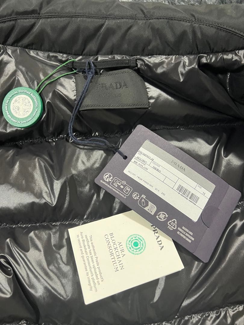 23AW PRADA　RE-NYLON　クロップド　ナイロンダウンジャケット