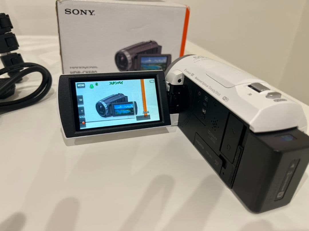 18年製　SONYビデオカメラHDR-CX680三脚付き