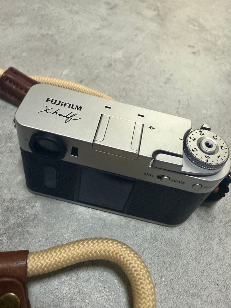 Fujifilm X-HALF シルバー ストラップつき 最終値下げ