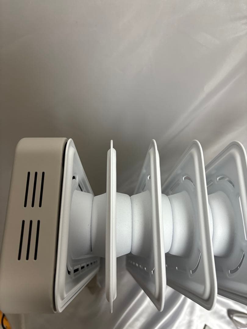 DeLonghi Vertigo オイルヒーター RHJ21F0812-WH