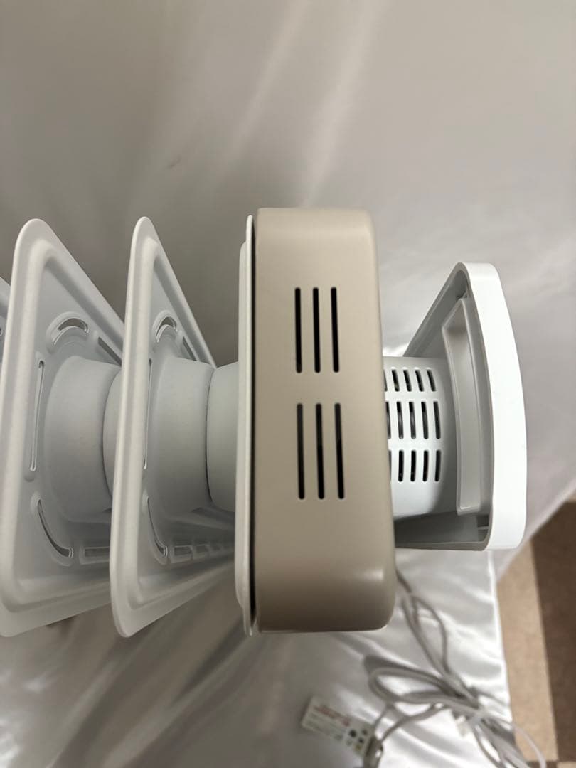 DeLonghi Vertigo オイルヒーター RHJ21F0812-WH