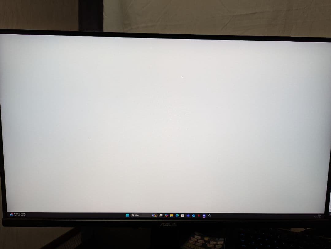 ASUS TUF GAMING VG28UQL1A 28インチ 4K 144Hz