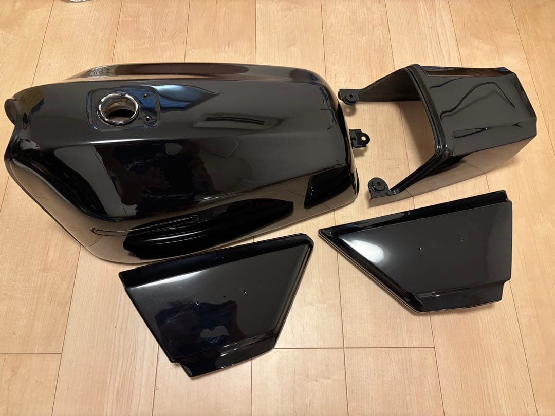 Z400FX 純正品　塗装後未使用外装セット　タンク　サイドカバー　テールカウル