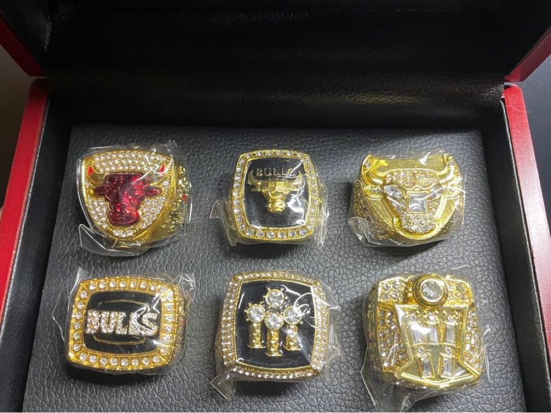 NBA シカゴブルズ　チャンピオン、メンズリングの木箱に記念アクセサリー