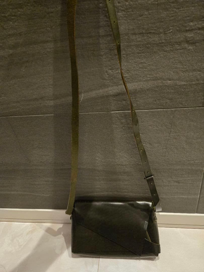 所作（ショサ）のショルダーバック