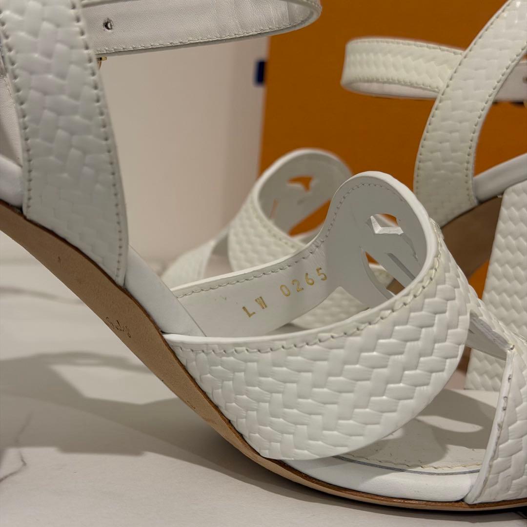 LOUIS VUITTON ホワイト サンダル　LV イソラ サンダル