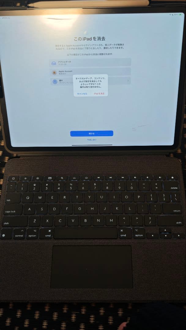 iPad pro 第6世代　logicool 英字配列キーボード　ESRケース付