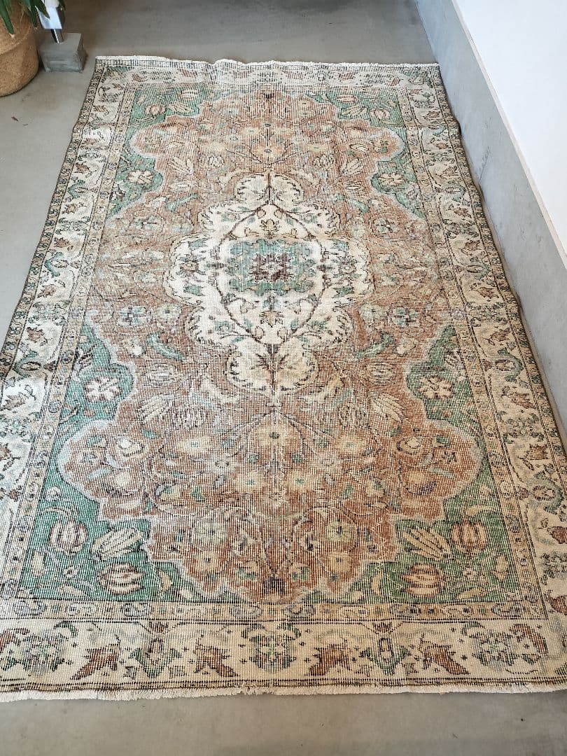 大判/淡ブラウンとミントグリーン　ヴィンテージトルコラグ　No616