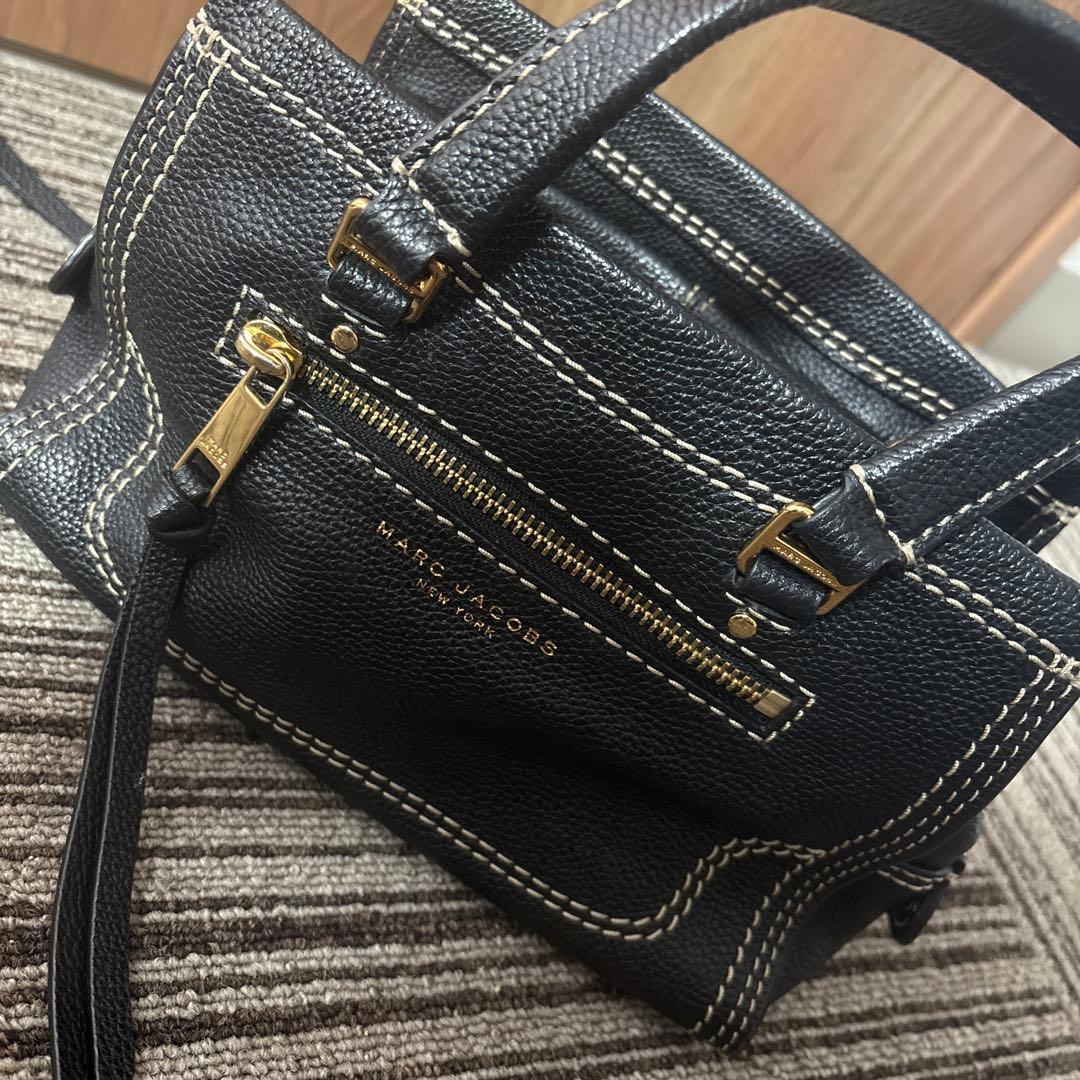 MARC JACOBS ブラックレザーショルダーバッグ