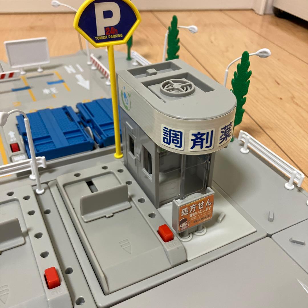 トミカタウン 病院 駐車場　薬局　トミカ