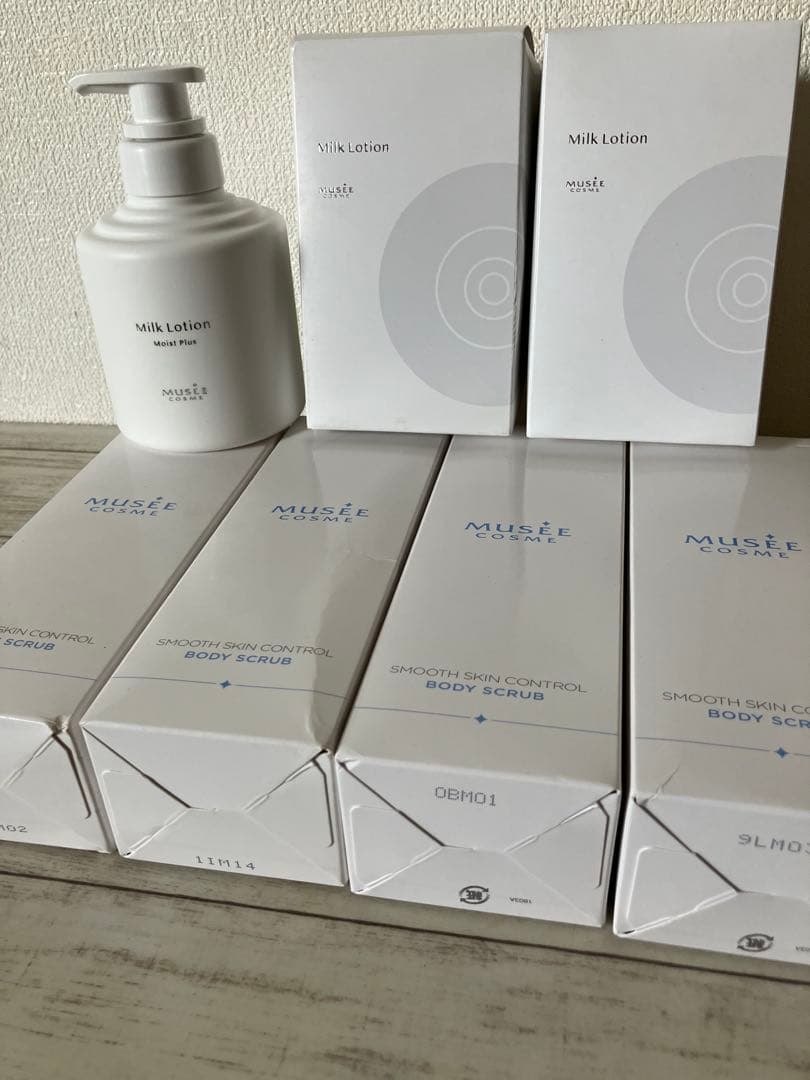 ミルクローション 300ml モイストプラス2個　スムーススキンコントロール4個