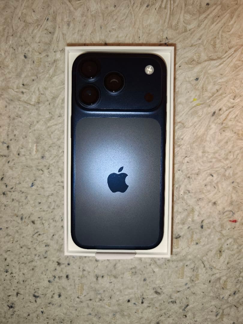 超美品　iPhone 17 Pro 512GB ディープブルー 　＊説明欄必読