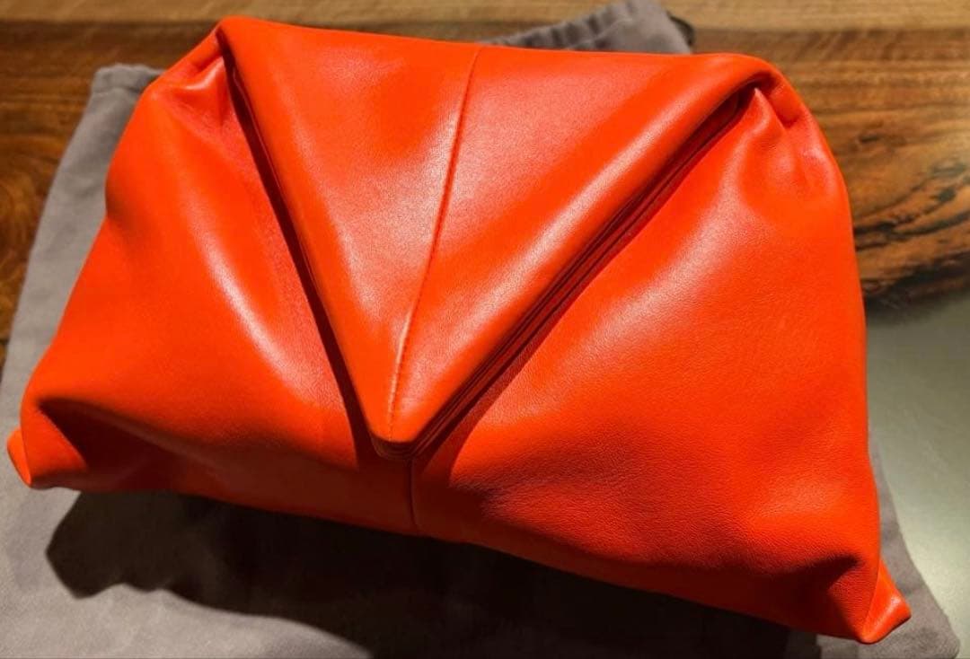 し*み様 BOTTEGA VENETA　トライアングル　クラッチバッグ美品