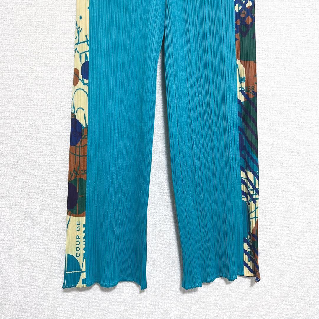 プリーツプリーズ サイドライン　パンツ　柄付き　裾フレア　ポケット　幾何学