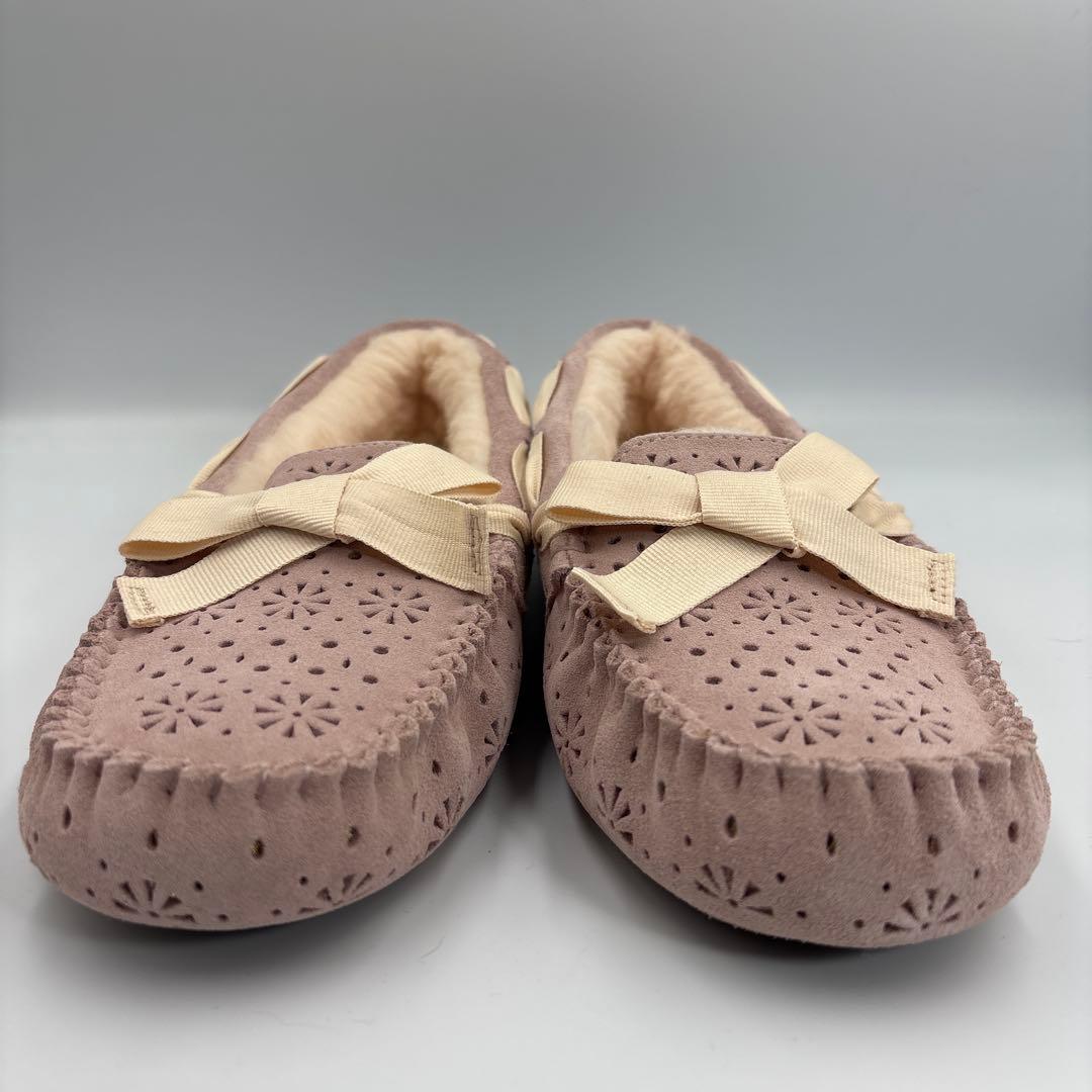 未使用✨UGG アグ　ピンク　スエード　リボン　モカシン パンチング　雪の結晶