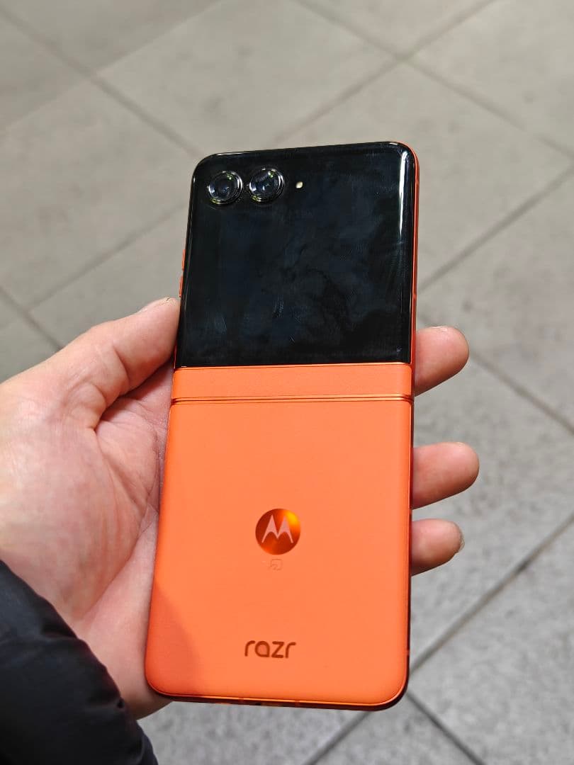 スマートフォン本体 Motorola Razr 50s 8/256gb