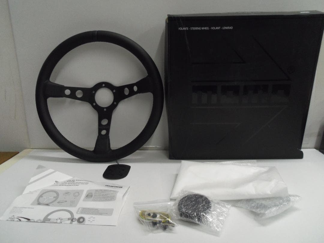 【未使用】momo ステアリング ZHC-SWM026 レザーブラック タグ付き