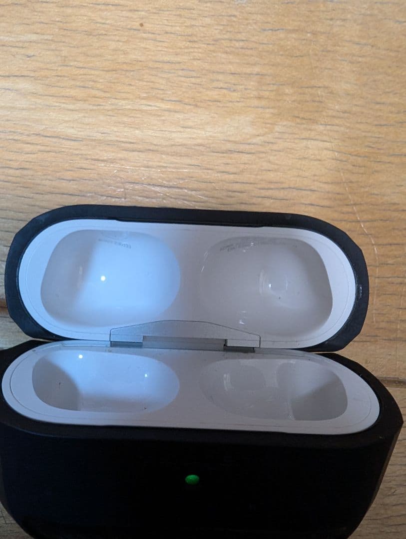 AirPods Pro (第2世代) 本体 Type-C spigenケース付き