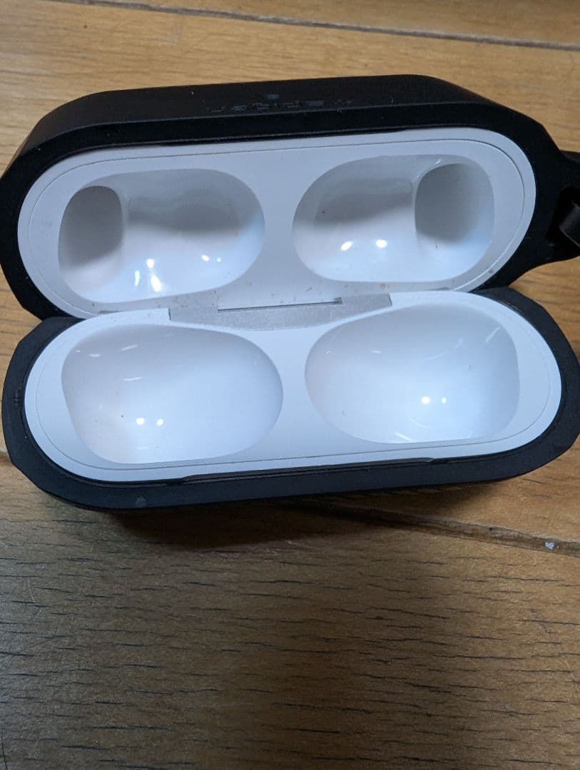 AirPods Pro (第2世代) 本体 Type-C spigenケース付き