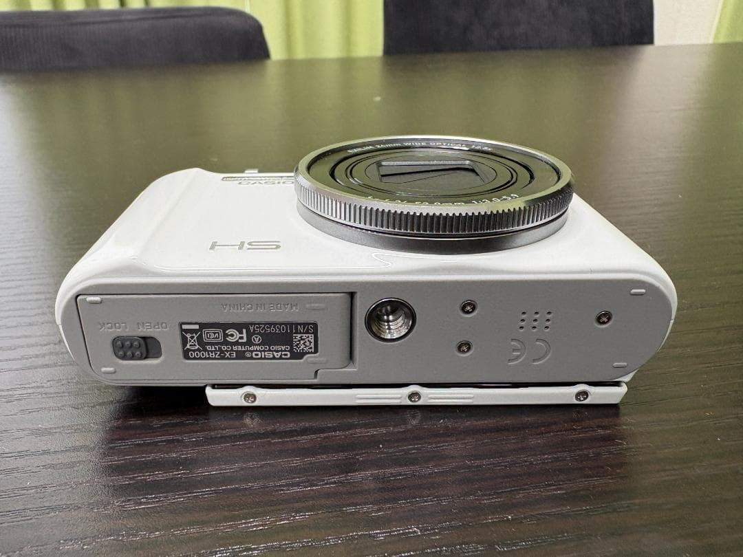 CASIO EXILIM EX-ZR1000 ホワイト　液晶難あり　ジャンク