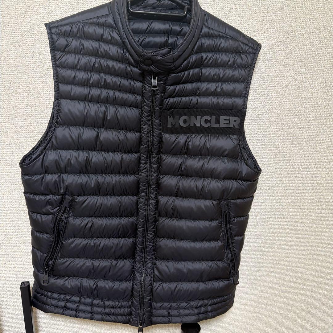 MONCLER ブラック ダウンベスト　2