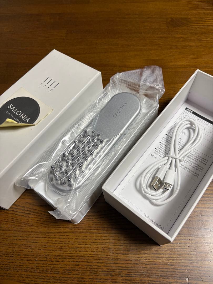 新品 SALONIA 美顔器 シルバー USBケーブル•箱付き