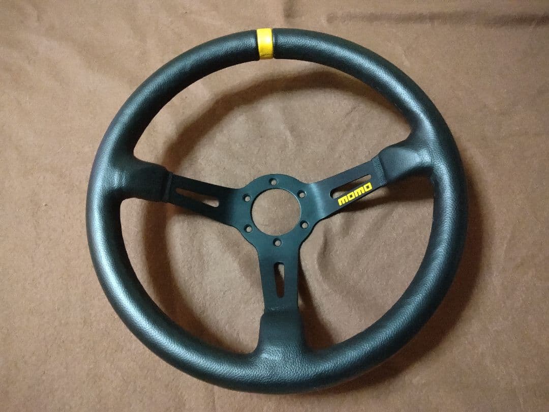 MOMO ステアリング　MOD08 35パイ