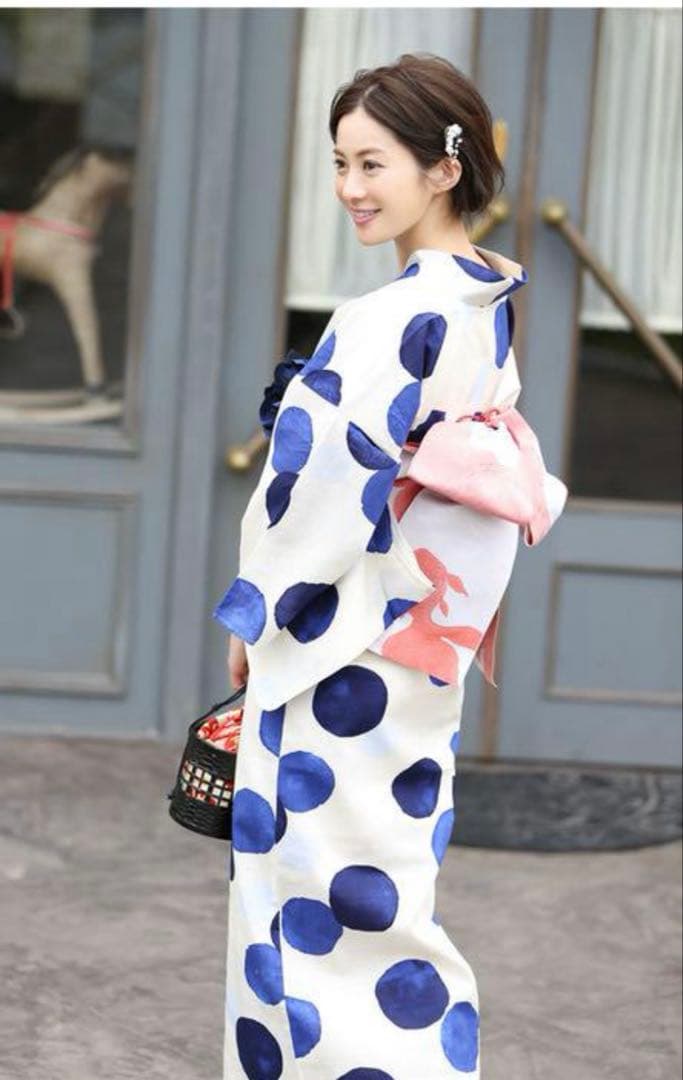 ☆高垣麗子さん着用 浴衣5点セット 生成りに青や水色のドット柄☆