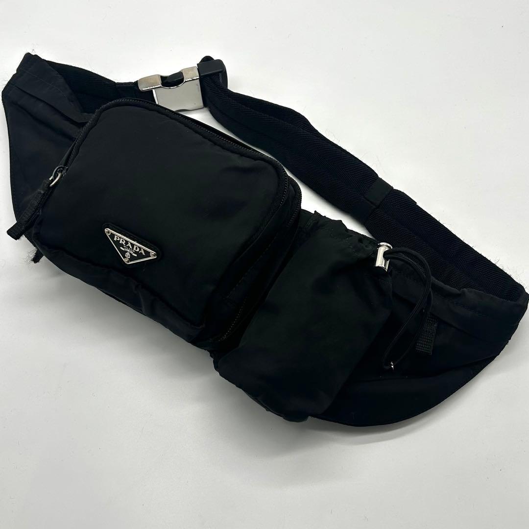 美品✨プラダ　ナイロン　ウエストポーチ　三角プレート　ブラック　シルバー金具