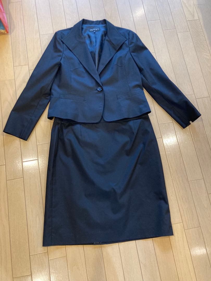 大きいサイズ【タグ付き 新品•未使用品】インディヴィ　スカートスーツ　ブラック