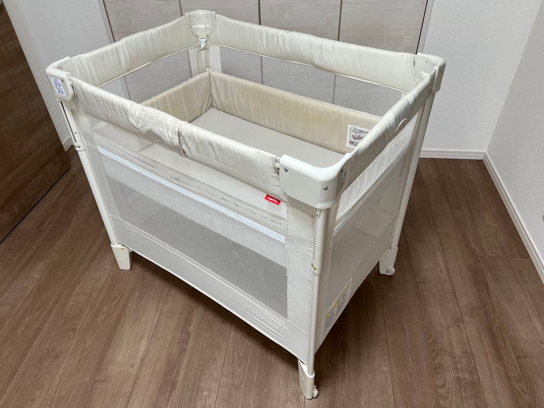 【ココネルエアー　アップリカ　たためるベビーベッド　折りたたみ】