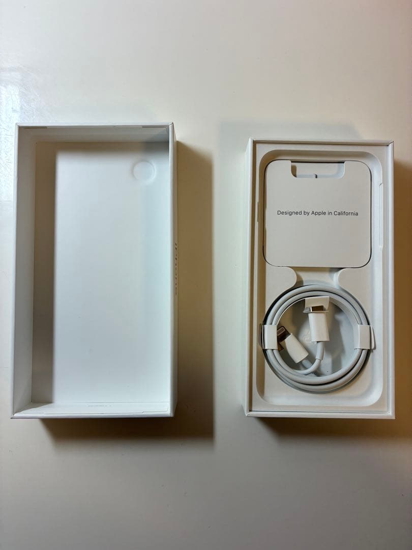 【Apple iPhone SE (第3世代) 64GB＋付属機器】