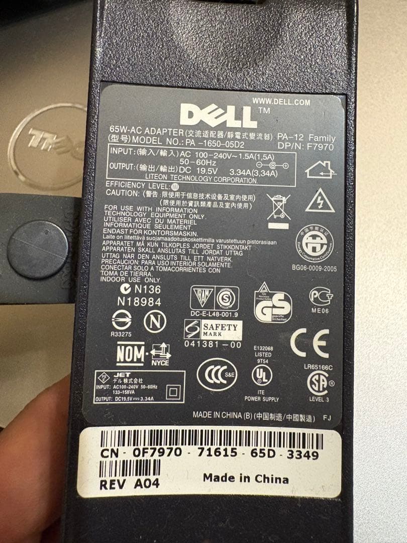値下げ！DELL Vostro 3300 持ち運びやすいサイズ