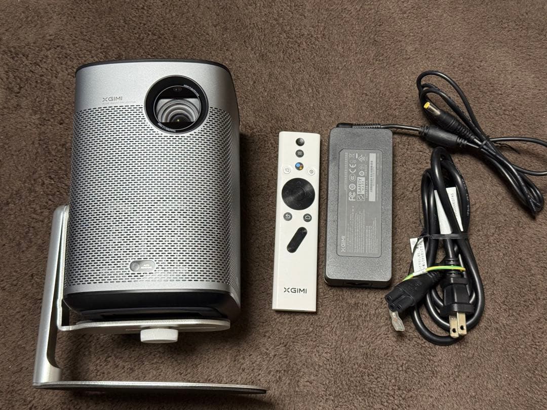 XGIMI Halo+ 1080P ポータブルプロジェクター本体　台付き