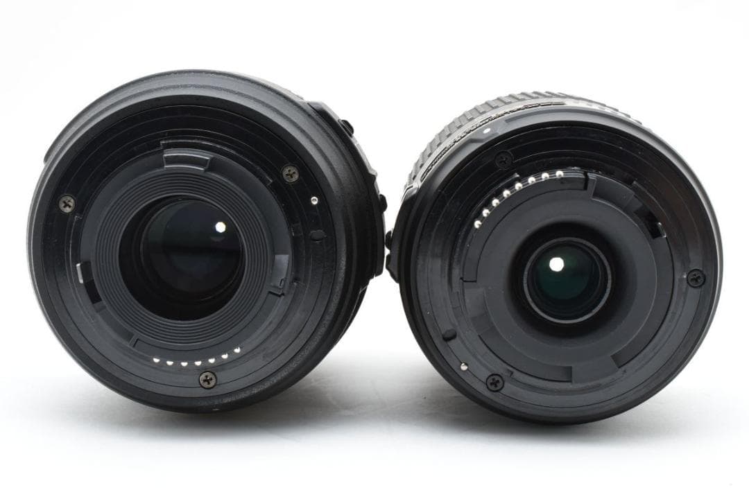 美品　ニコン D5600 ダブルズームキット /SD64GB/専用ガラスフィルム