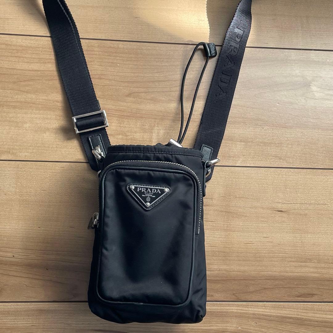 プラダ　RFID認証　リナイロン　ショルダーバッグ　スマホショルダー　ブラック