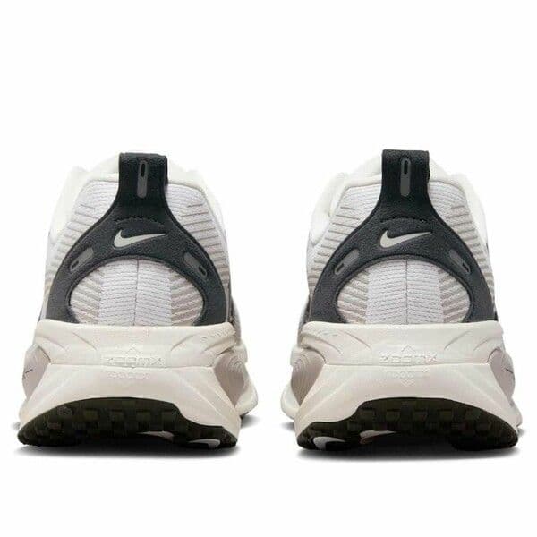 新品 NIKE VOMERO18 27cm