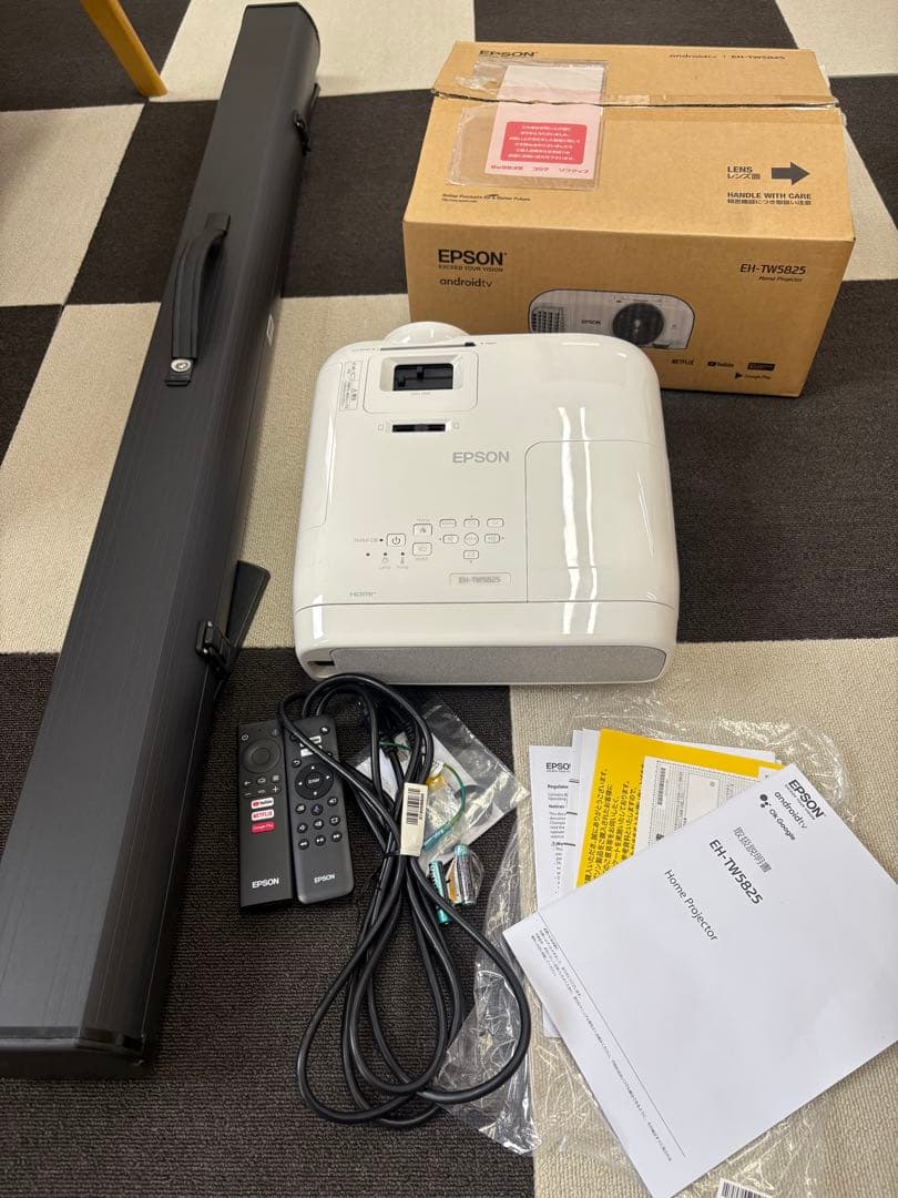 Epson EH-TW5825 プロジェクター本体 サンワサプライ　スクリーン