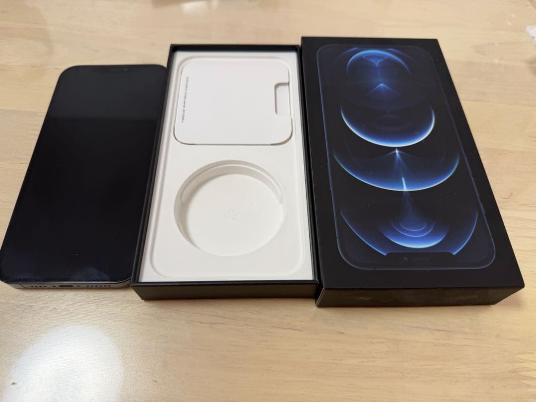 Apple iPhone 12 Pro max ブルー本体②