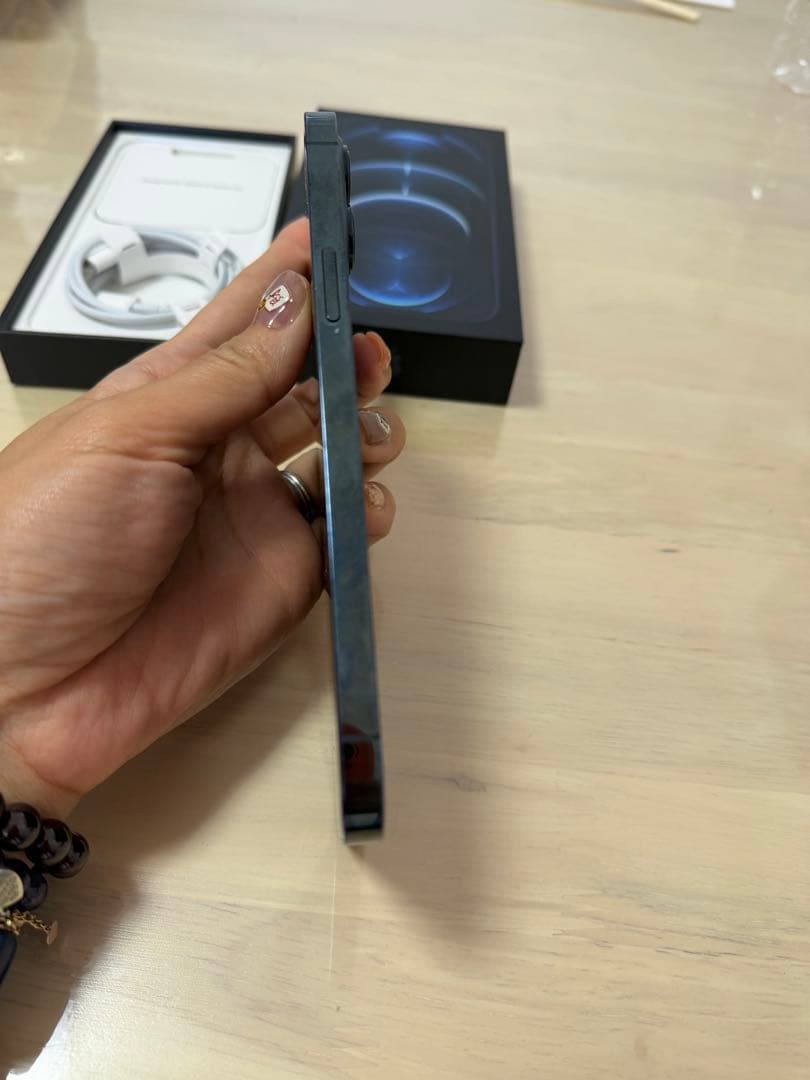 Apple iPhone 12 Pro max ブルー本体②